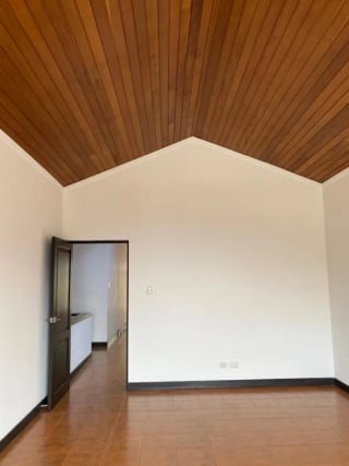 CASA EN VENTA MONTEBELLO II — miniatura 2 de 10
