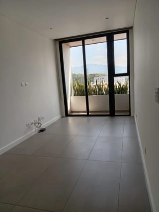 APARTAMENTO EN RENTA ZONA 10 — miniatura 7 de 12